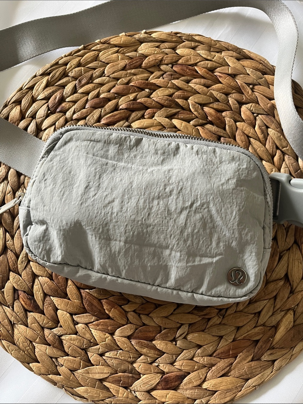 lululemon athletica light gray crossbody belt bag
